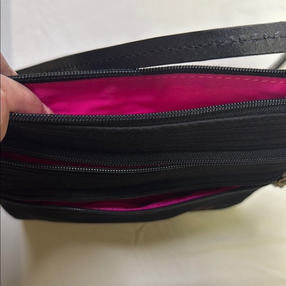 Dooney & Bourke Black Crossbody Bag with Minimalist Design - Picture 4 of 6